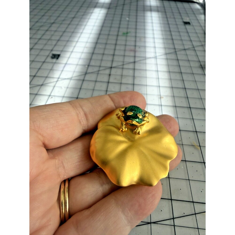 1997 vintage Estée Lauder "Leap Frog" limited-edition collectible three-dimensio